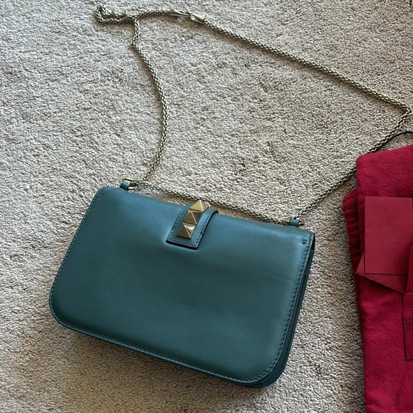 VALENTINO Green Pebbled Leather Rockstud Glam Lock Medium Flap Bag - Picture 6 of 10